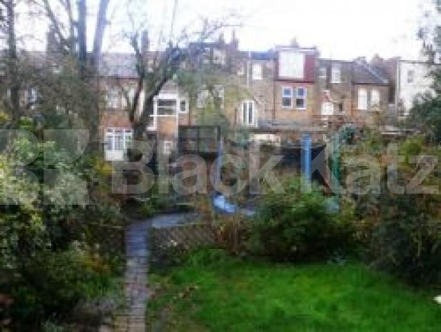 			5 Bedroom, 1 bath, 1 reception Flat			 Denton Road, CROUCH END N8